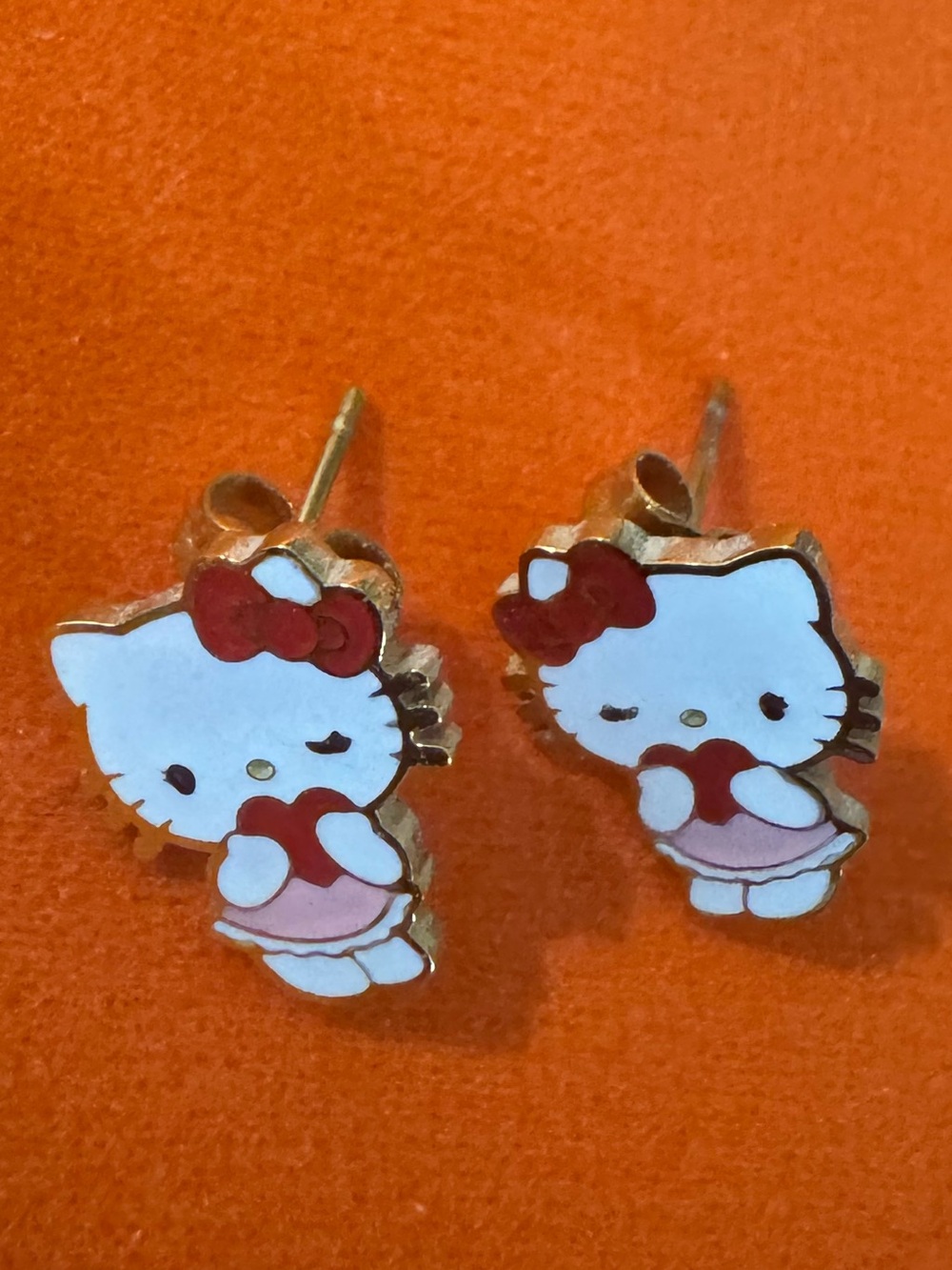 😻 Hello Kitty Cutesy fun Enamel Stud Earrings - I ❤️You with a wink design - NWT